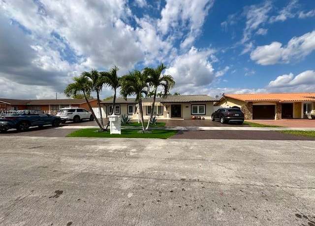 Property at 1732 SW 104th Pl, Miami, FL 33165, 4 beds, 3 baths