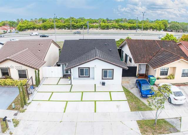 Property at 6950 NW 168th St, Hialeah, FL 33015, 3 beds, 2 baths