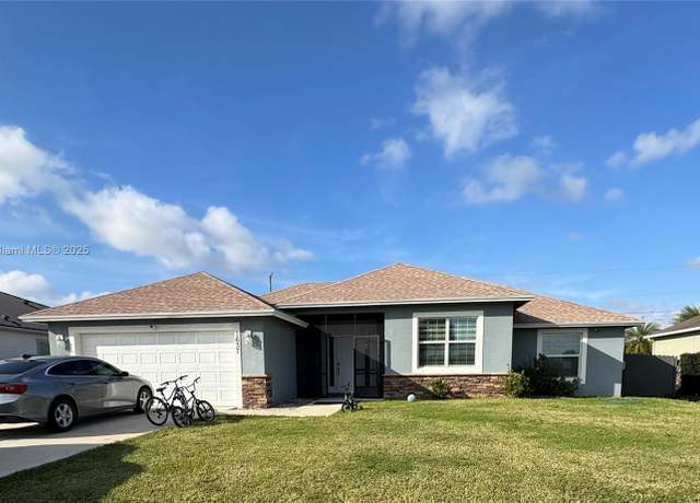 Property at 1637 SW Daysland Ave, Port St Lucie, FL 34953, 4 beds, 2 baths