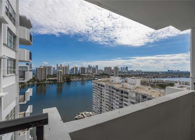 Property at 2750 NE 183rd St #2601, Aventura, FL 33160, 1 bed, 1.5 baths