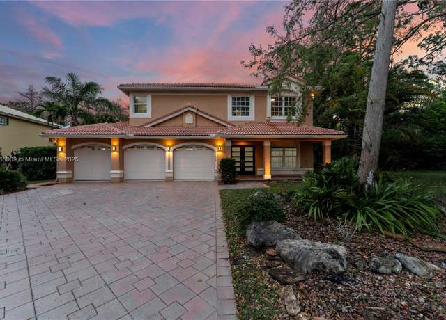 Property at 15643 Cypress Park Dr, Wellington, FL 33414, 5 beds, 3 baths