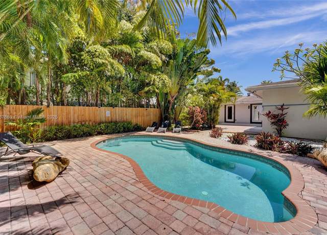 Property at 615 NE 13th Ave, Fort Lauderdale, FL 33304, 3 beds, 2 baths