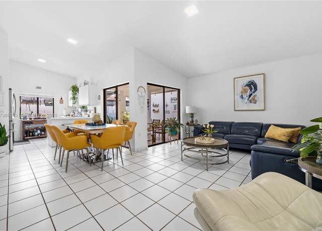 Property at 10042 SW 220th St, Cutler Bay, FL 33190, 2 beds, 2 baths