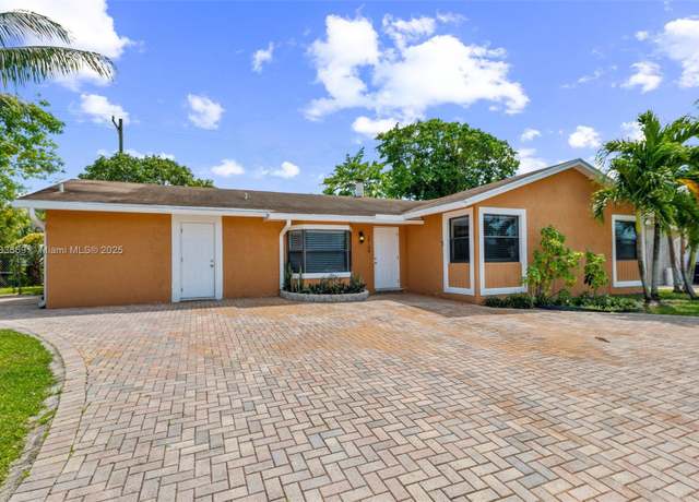 Property at 10108 S Windtree Ln S, Boca Raton, FL 33428, 4 beds, 3 baths