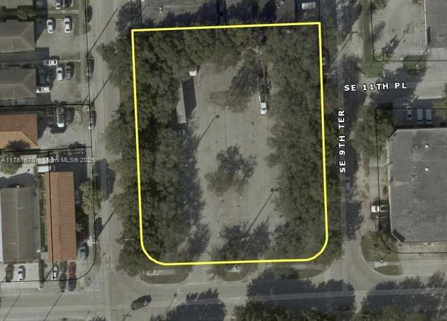 Property at 955 SE 12th St, Hialeah, FL 33010