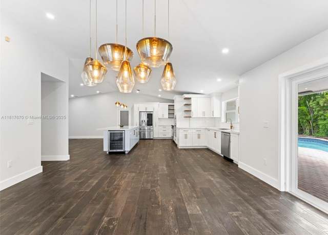 Property at 5976 SW 88 Pl, Miami, FL 33173, 4 beds, 2.5 baths