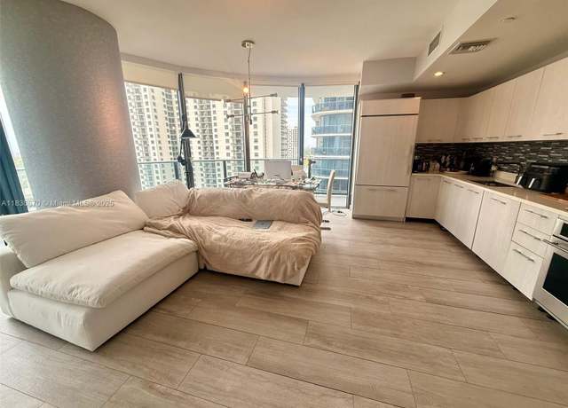 Property at 45 SW 9th St #1906, Miami, FL 33130, 2 beds, 2 baths