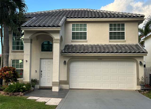 Property at 10300 Breezeway Pl, Boca Raton, FL 33428, 3 beds, 2.5 baths