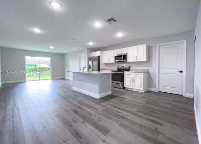 Property at 5 Pine Track Pl, Ocala, FL 34472, 3 beds, 2 baths