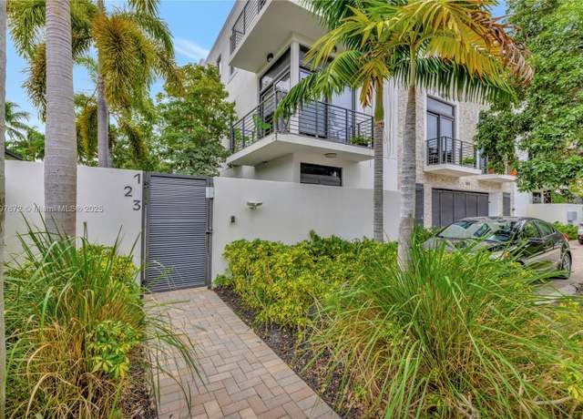 Property at 909 NE 16th Ter #2, Fort Lauderdale, FL 33304, 3 beds, 2.5 baths