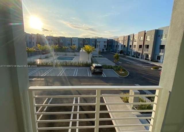 Property at 2561 NE 193rd St #1202, Miami, FL 33180, 2 beds, 2.5 baths