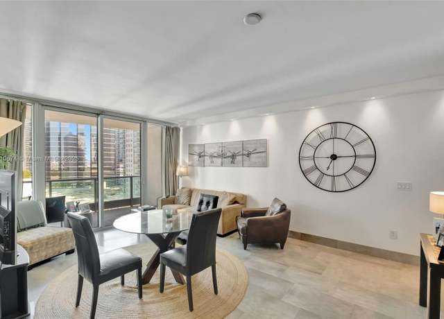 Property at 1331 Brickell Bay Dr #1504, Miami, FL 33131, 1 bed, 1 bath