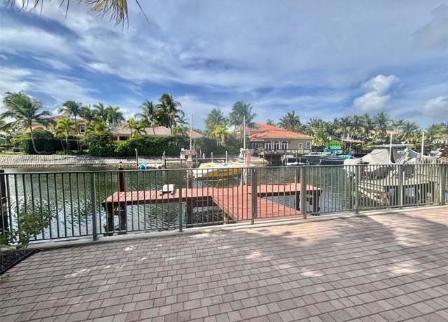 Property at 1141 Waterside Ln, Hollywood, FL 33019, 5 beds, 4 baths