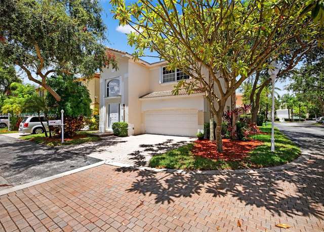 Property at 1241 Johnson Ct, Hollywood, FL 33019, 2 beds, 2.5 baths