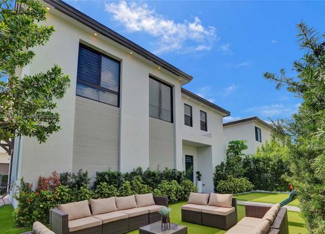 Property at 8211 NW 43rd Ter, Doral, FL 33166, 3 beds, 2.5 baths