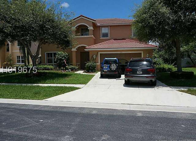 Property at 5859 La Gorce Cir, Lake Worth, FL 33463, 5 beds, 3 baths