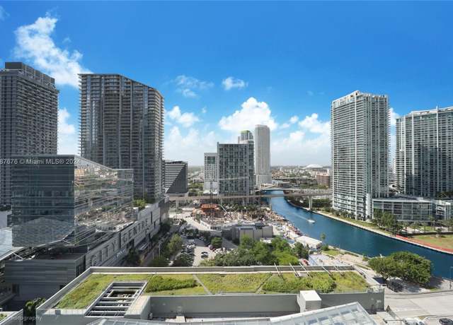 Property at 68 SE 6th St #1806, Miami, FL 33131, 1 bed, 1.5 baths