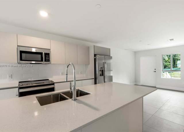 Property at 2561 NE 193rd St #1103, Miami, FL 33180, 3 beds, 2.5 baths