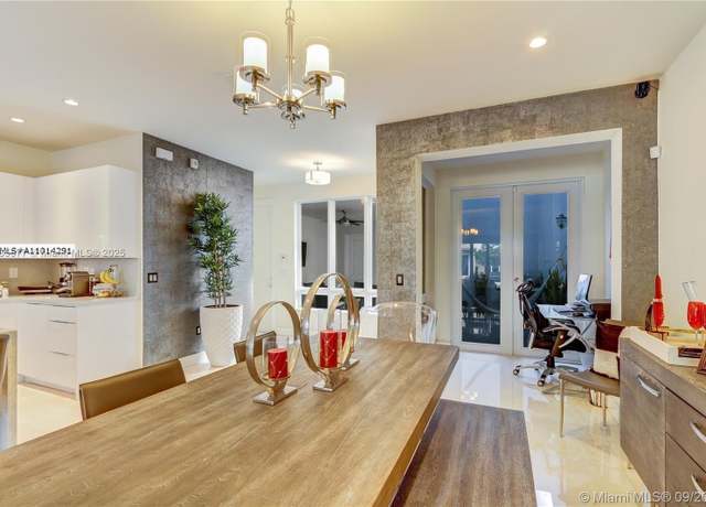 Property at 10550 NW 63rd Ter, Doral, FL 33178, 3 beds, 2.5 baths