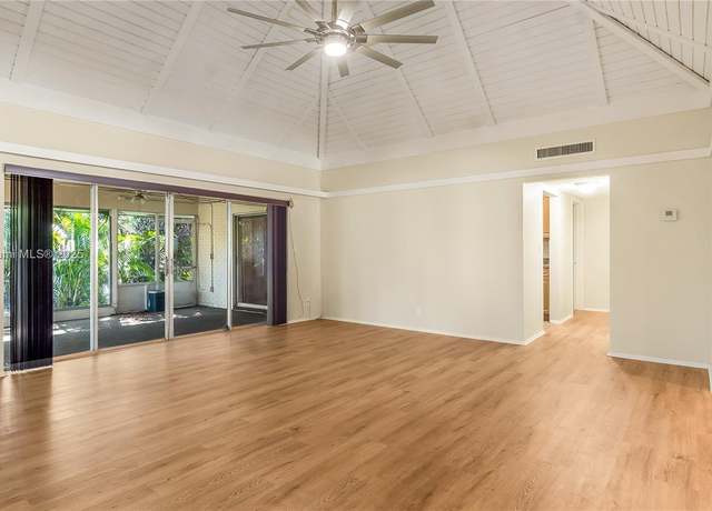 Property at 6102 White Oak Ln, Tamarac, FL 33319, 3 beds, 2 baths