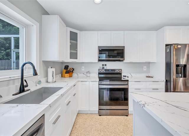 Property at 6736 Orchid Dr, Miami Lakes, FL 33014, 3 beds, 2 baths