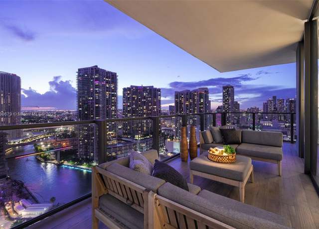 Property at 68 SE 6th St #2512, Miami, FL 33131, 2 beds, 2.5 baths