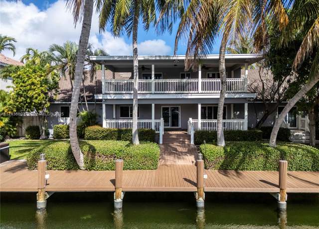 Property at 1108 Washington St, Hollywood, FL 33019, 5 beds, 3.5 baths