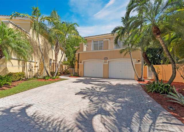 Property at 4741 NW 94th Ct, Doral, FL 33178, 4 beds, 2.5 baths
