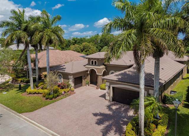 Property at 561 E Enclave Cir E, Pembroke Pines, FL 33027, 5 beds, 4.5 baths
