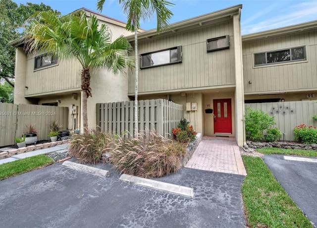 Property at 93 NE 17th Ct #93, Fort Lauderdale, FL 33305, 2 beds, 2.5 baths