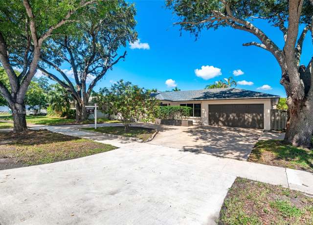 Property at 5711 SW 118th Ave, Cooper City, FL 33330, 4 beds, 2 baths