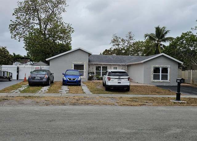 Property at 19572 NW 60th Ct, Hialeah, FL 33015, 3 beds, 2 baths