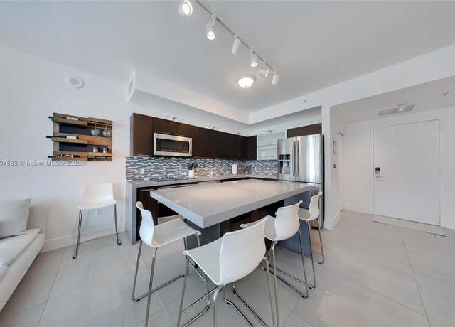Property at 90 SW 3rd St #1514, Miami, FL 33130, 1 bed, 1.5 baths