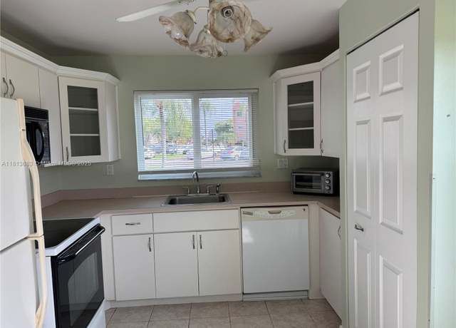 Property at 9721 Sunrise Lakes Blvd #101, Sunrise, FL 33322, 2 beds, 2 baths