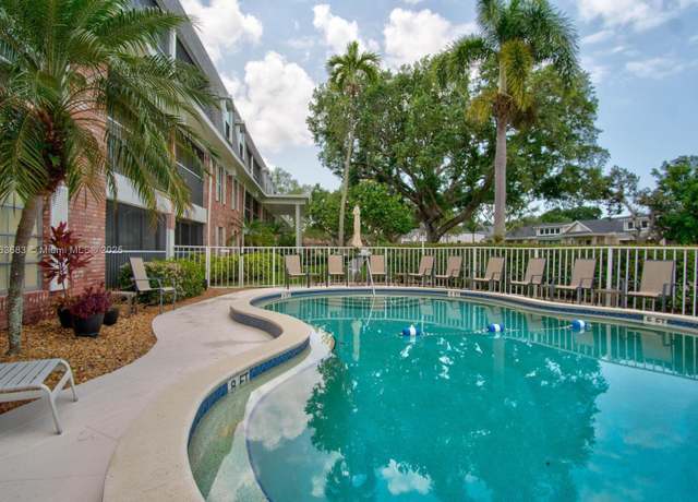Property at 1900 Alamanda #108, Naples, FL 34102, 2 beds, 2 baths