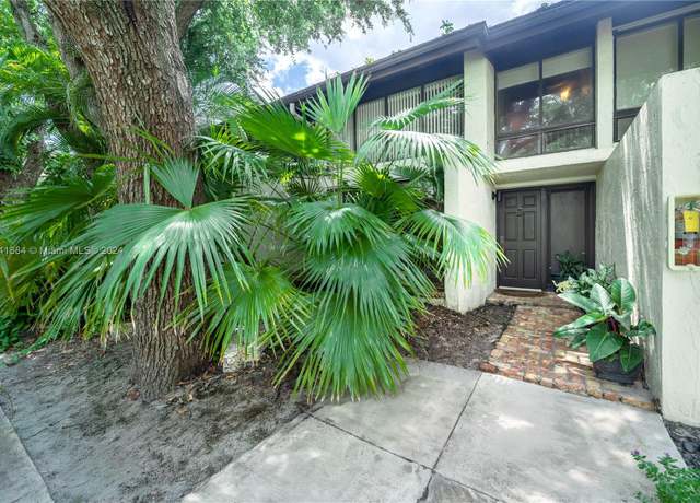 Property at 19212 NE 25th Ave Unit 283D, Miami, FL 33180, 3 beds, 2.5 baths