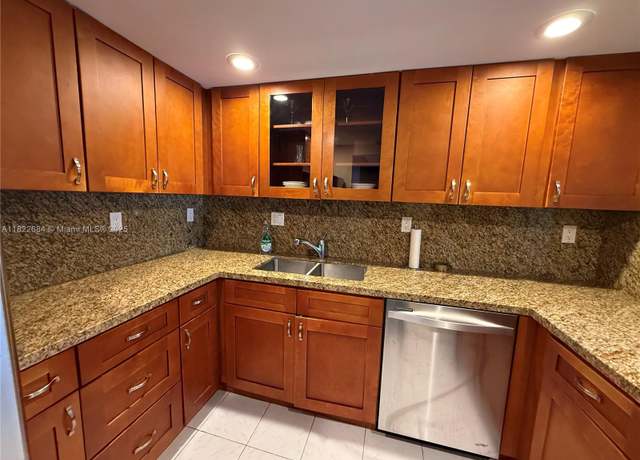 Property at 1000 Parkview Dr #905, Hallandale Beach, FL 33009, 1 bed, 1.5 baths