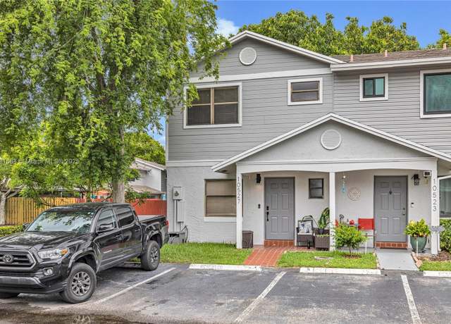 Property at 10527 NW 6th St, Pembroke Pines, FL 33026, 3 beds, 2.5 baths