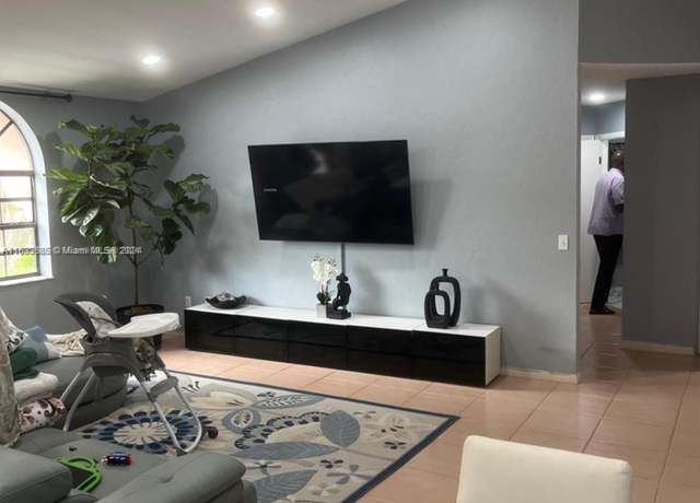 Property at 5299 Europa Dr Unit I, Boynton Beach, FL 33437, 3 beds, 2 baths