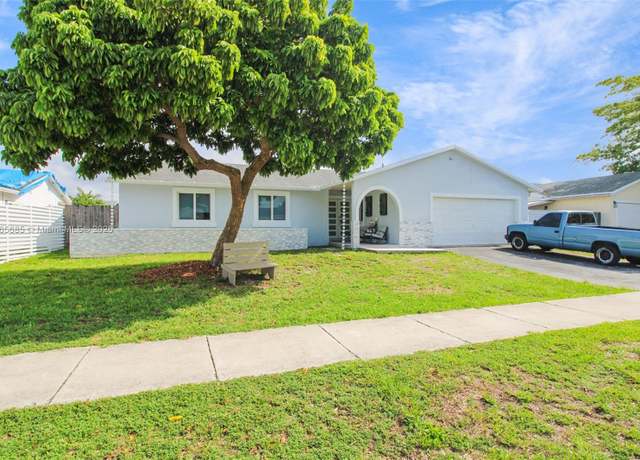 Property at 13227 SW 262nd St, Homestead, FL 33032, 4 beds, 2 baths