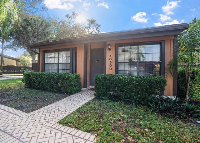 Property at 10300 Laurel Ct, Pembroke Pines, FL 33026, 2 beds, 2 baths