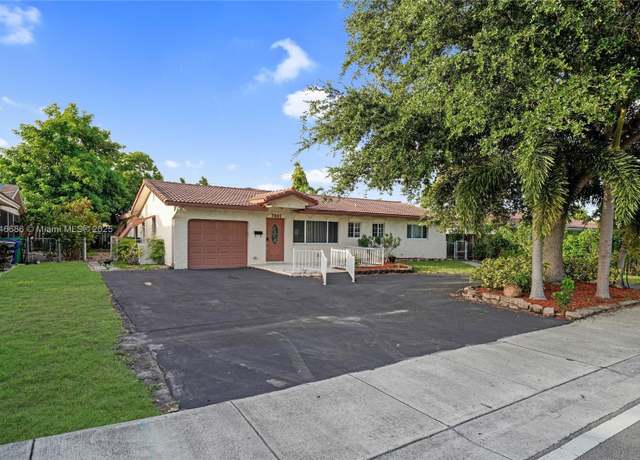 Property at 7801 NW 40th St, Coral Springs, FL 33065, 4 beds, 3.5 baths