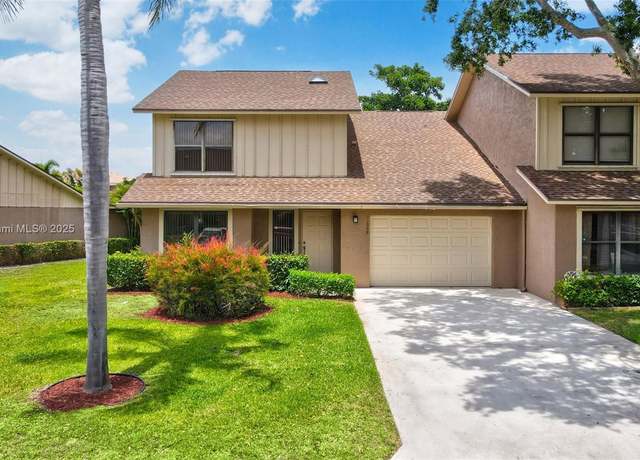 Property at 11905 Donlin Dr, Wellington, FL 33414, 3 beds, 2.5 baths