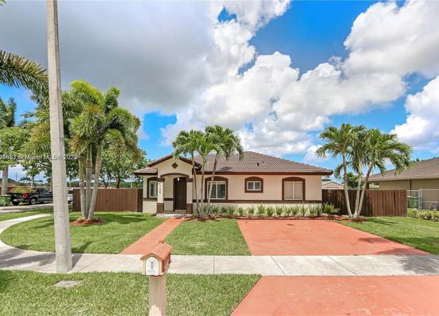 Property at 709 SE 14th Pl, Homestead, FL 33033, 3 beds, 2.5 baths