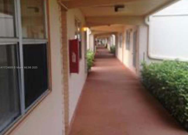 Property at 627 N Saxony N, Delray Beach, FL 33446, 1 bed, 1.5 baths