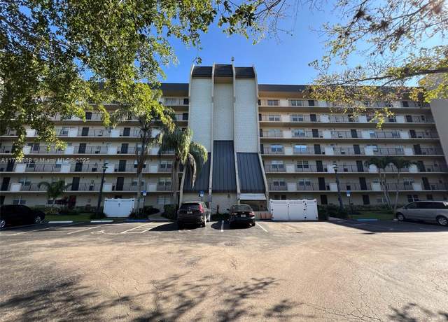 Property at 3300 W Rolling Hills Cir #102, Davie, FL 33328, 2 beds, 2 baths