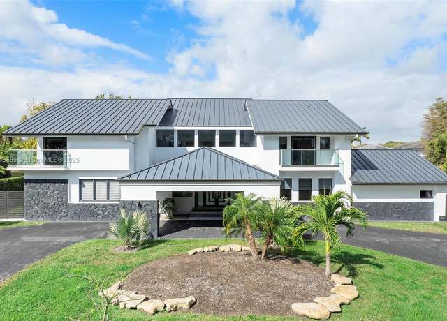 Property at 10024 SW 94th Ct, Miami, FL 33176, 7 beds, 4.5 baths