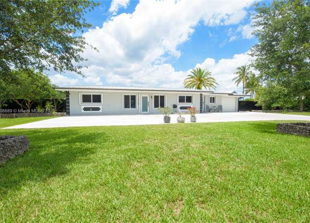 Property at 19525 SW 272nd St, Homestead, FL 33031, 3 beds, 2 baths