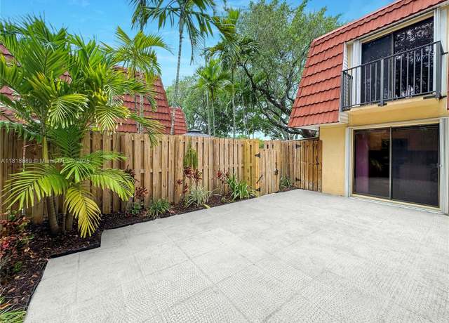 Property at 9920 NW 6th Pl #9920, Plantation, FL 33324, 2 beds, 2.5 baths