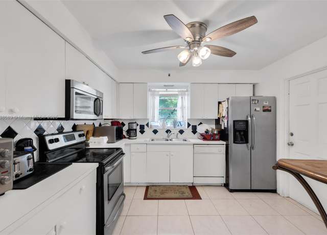 Property at 500 S Luna Ct #6, Hollywood, FL 33021, 2 beds, 2 baths